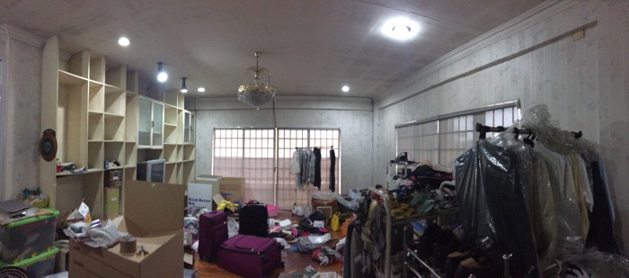 Family Room (BEFORE)